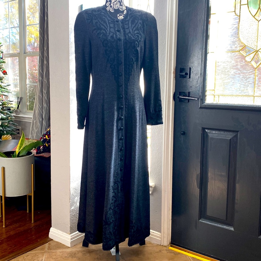Marie St Claire Embroidered dress, Size 10
